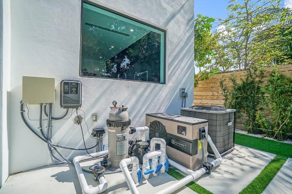 Design House -Heated Pool -Big Yard -Gated Parking Villa Miami Luaran gambar