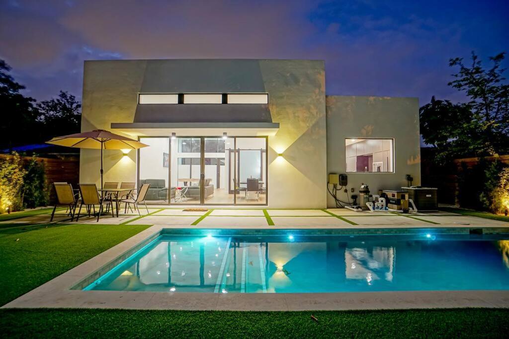 Design House -Heated Pool -Big Yard -Gated Parking Villa Miami Luaran gambar